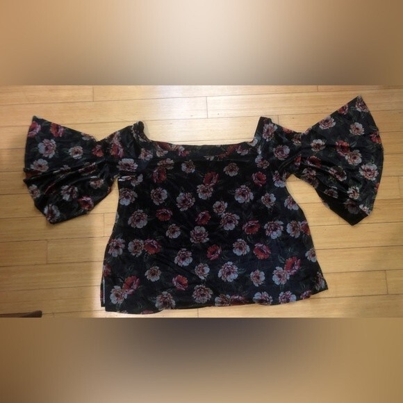 Torrid Sz 5 Floral Print Velvet Off Shoulder Bell Sleeve Top - Picture 1 of 8